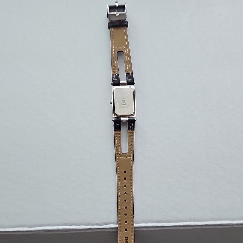 Elegant Black Leather Strap Watch - Picture 6 of 6